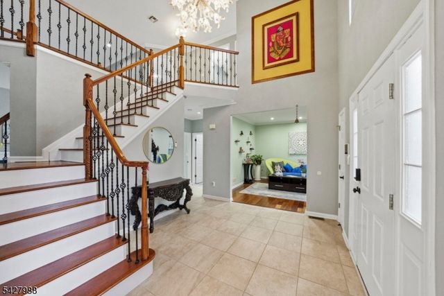 5 Robert Ct, Monroe Twp., NJ 08831