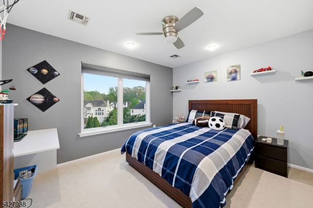 5 Robert Ct, Monroe Twp., NJ 08831