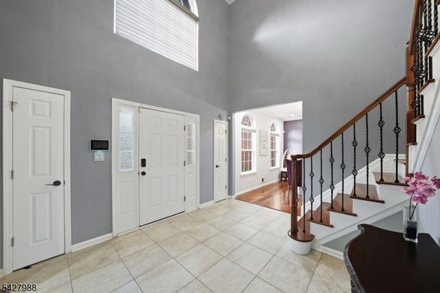 5 Robert Ct, Monroe Twp., NJ 08831