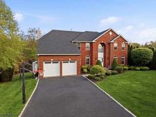 5 Robert Ct, Monroe Twp., NJ 08831