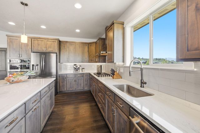 1017 Fawnhills Circle, Medford, OR 97504