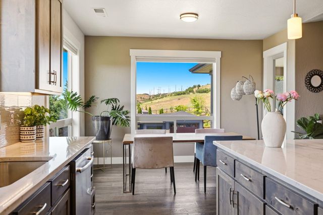 1017 Fawnhills Circle, Medford, OR 97504