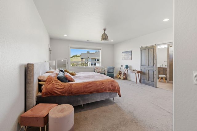 1017 Fawnhills Circle, Medford, OR 97504