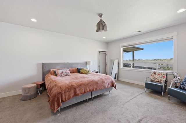 1017 Fawnhills Circle, Medford, OR 97504