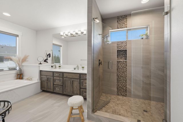1017 Fawnhills Circle, Medford, OR 97504