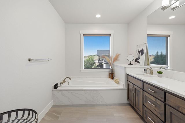 1017 Fawnhills Circle, Medford, OR 97504