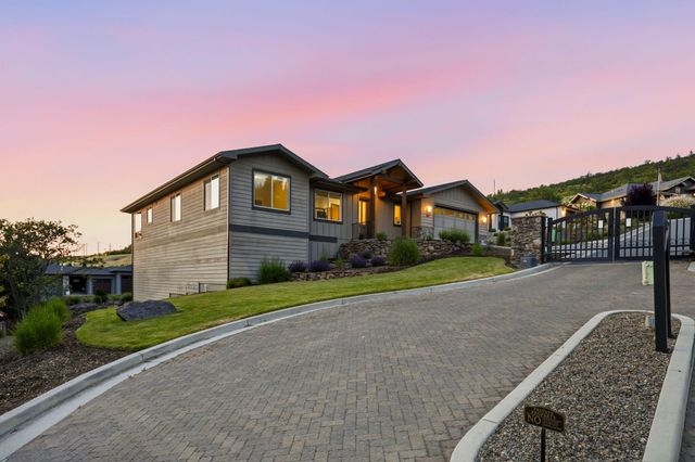 1017 Fawnhills Circle, Medford, OR 97504