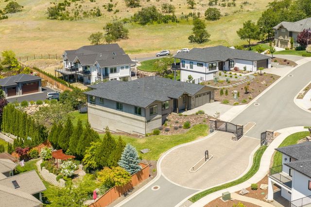 1017 Fawnhills Circle, Medford, OR 97504