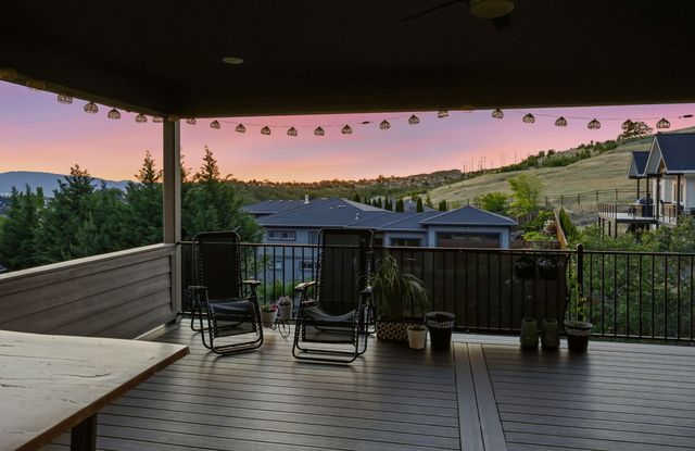 1017 Fawnhills Circle, Medford, OR 97504