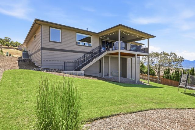 1017 Fawnhills Circle, Medford, OR 97504
