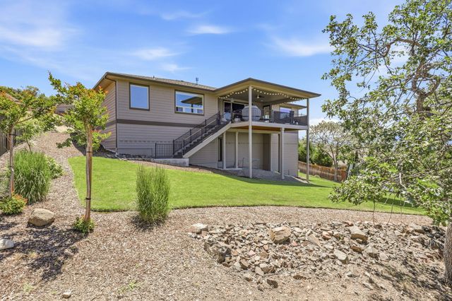 1017 Fawnhills Circle, Medford, OR 97504
