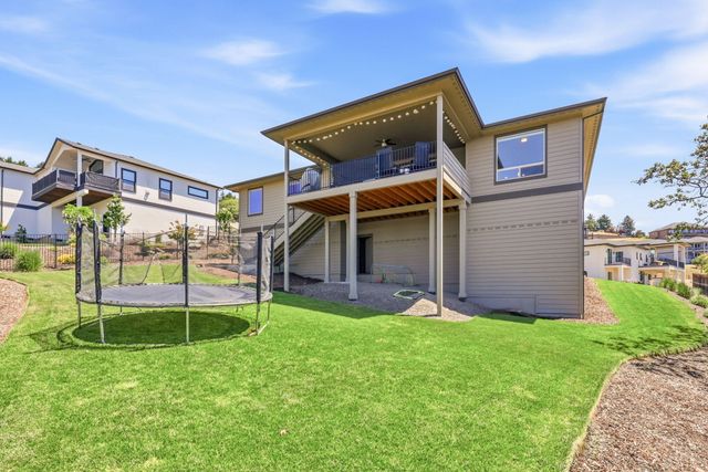 1017 Fawnhills Circle, Medford, OR 97504