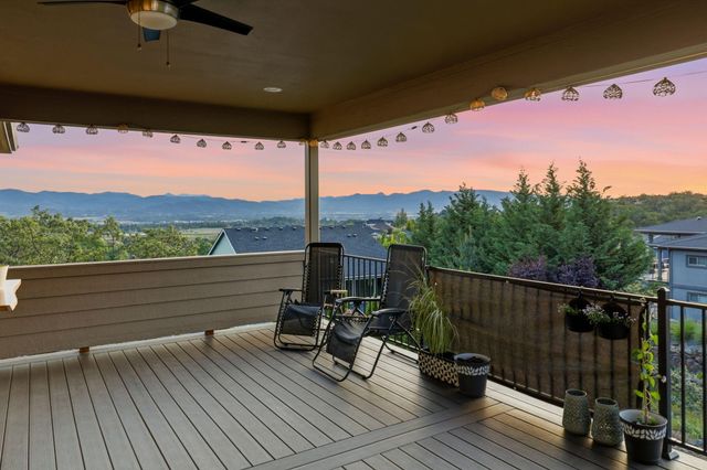 1017 Fawnhills Circle, Medford, OR 97504