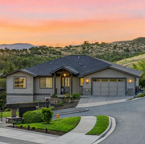 1017 Fawnhills Circle, Medford, OR 97504