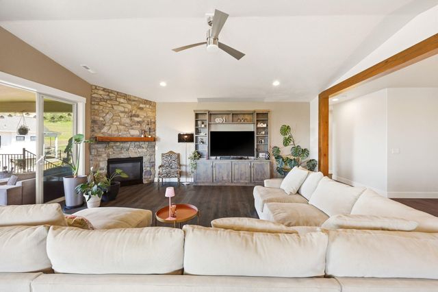 1017 Fawnhills Circle, Medford, OR 97504
