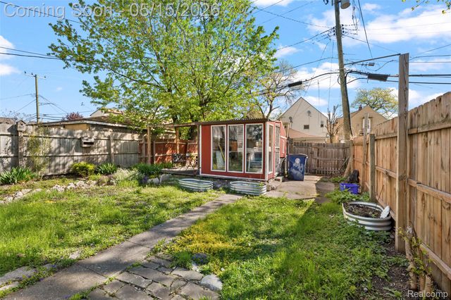 11338 Lumpkin Street, Hamtramck, MI 48212