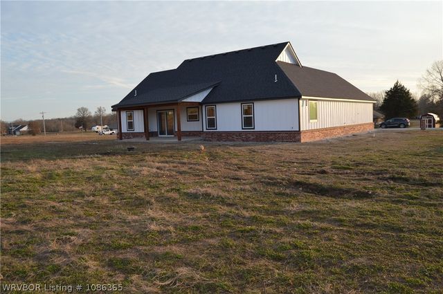 203 Blackstone Drive, Wister, OK 74966