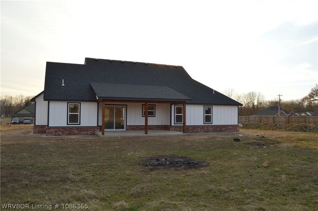 203 Blackstone Drive, Wister, OK 74966