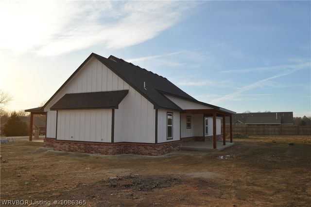 203 Blackstone Drive, Wister, OK 74966