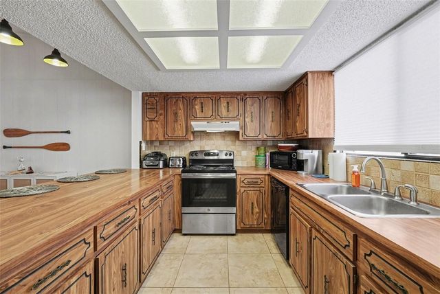 9990 EAGLES POINT CIRCLE 4, Port Richey, FL 34668