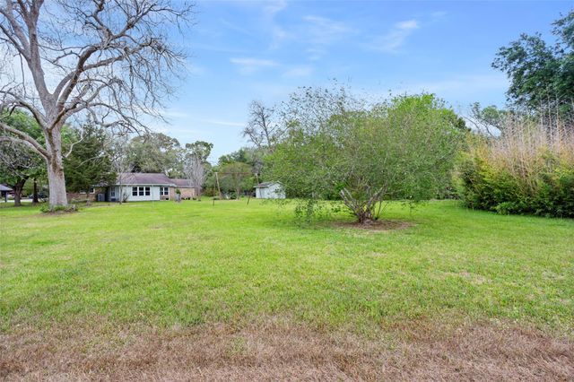 1717 Jones Street, Alvin, TX 77511