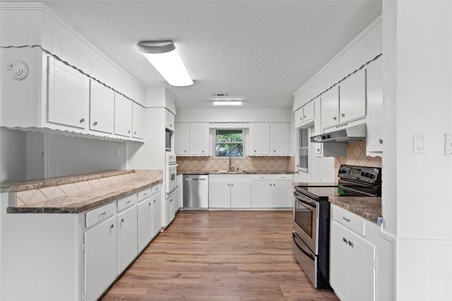 1717 Jones Street, Alvin, TX 77511