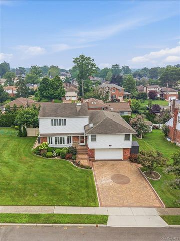 34 Duke Drive, Manhasset Hills, NY 11040