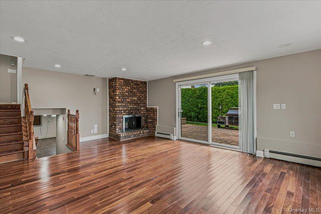 34 Duke Drive, Manhasset Hills, NY 11040