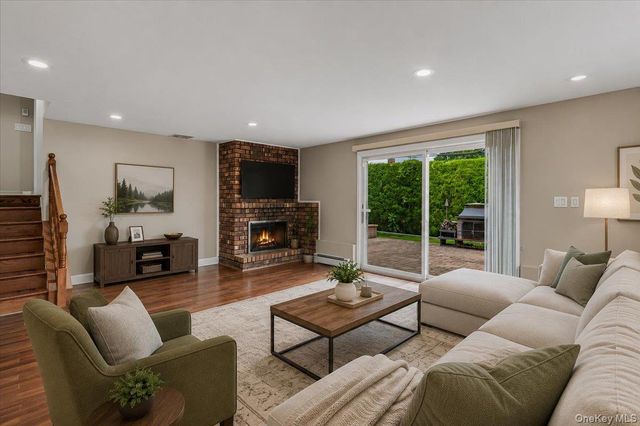 34 Duke Drive, Manhasset Hills, NY 11040