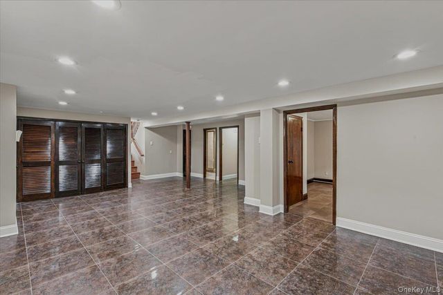 34 Duke Drive, Manhasset Hills, NY 11040