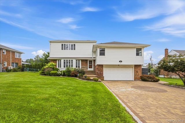 34 Duke Drive, Manhasset Hills, NY 11040