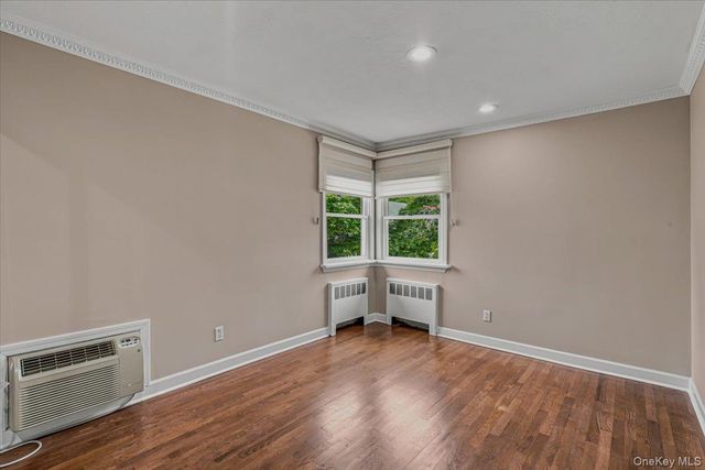 34 Duke Drive, Manhasset Hills, NY 11040