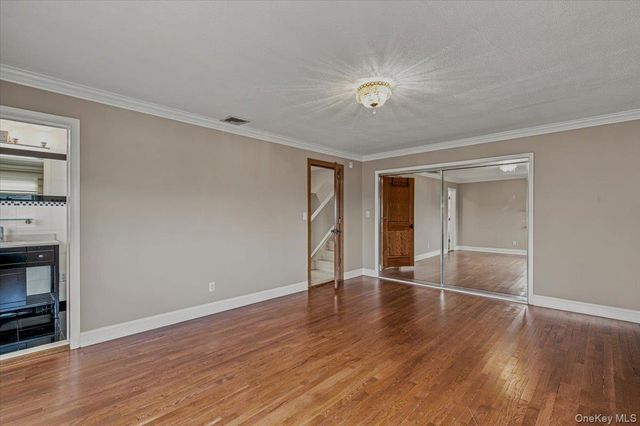 34 Duke Drive, Manhasset Hills, NY 11040