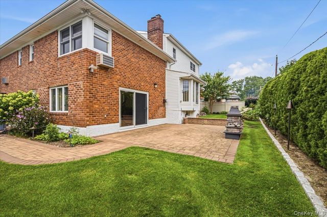 34 Duke Drive, Manhasset Hills, NY 11040