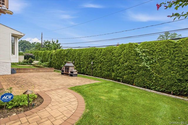 34 Duke Drive, Manhasset Hills, NY 11040