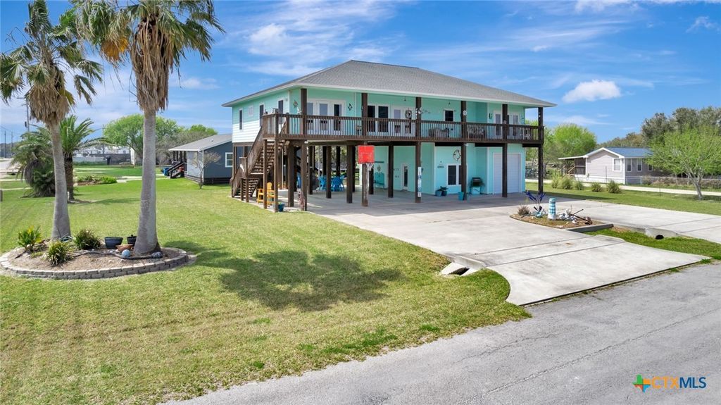 23 Macey Street, Port O'connor, TX 77982