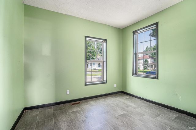 128 W 7th Street, Rochester, IN 46975