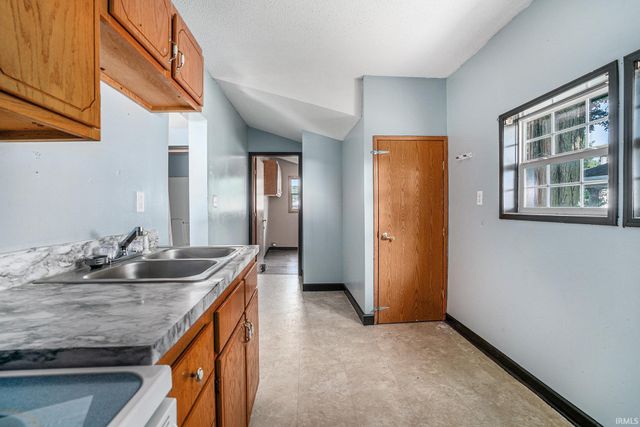 128 W 7th Street, Rochester, IN 46975