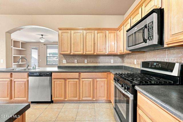 6393 FRANKLIN GATE Drive, El Paso, TX 79912