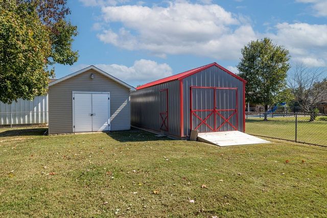 1705 Luther Ave, Lawrenceburg, TN 38464