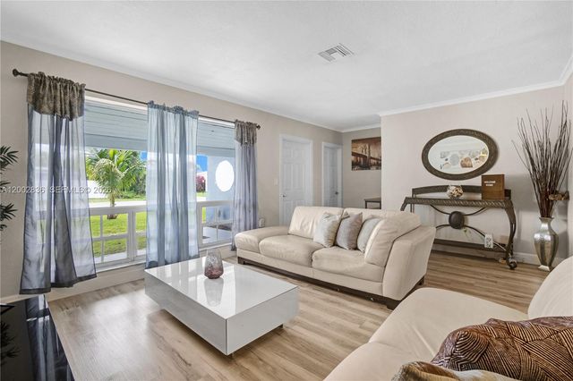 2310 De Soto Dr, Miramar, FL 33023