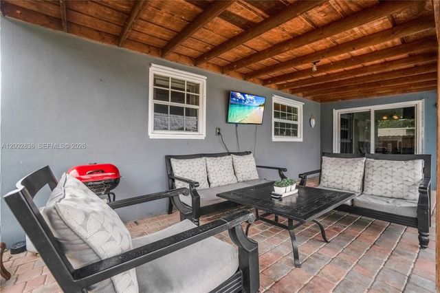 2310 De Soto Dr, Miramar, FL 33023