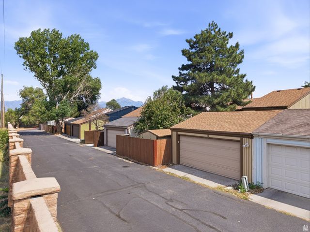 2450 W HARD ROCK DR, Taylorsville, UT 84129