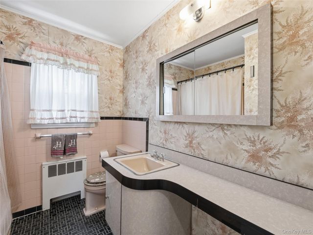 75 Stratford Avenue, Garden City, NY 11530