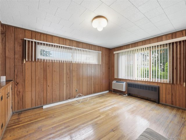 75 Stratford Avenue, Garden City, NY 11530