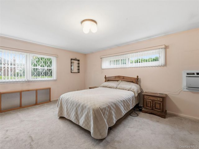75 Stratford Avenue, Garden City, NY 11530