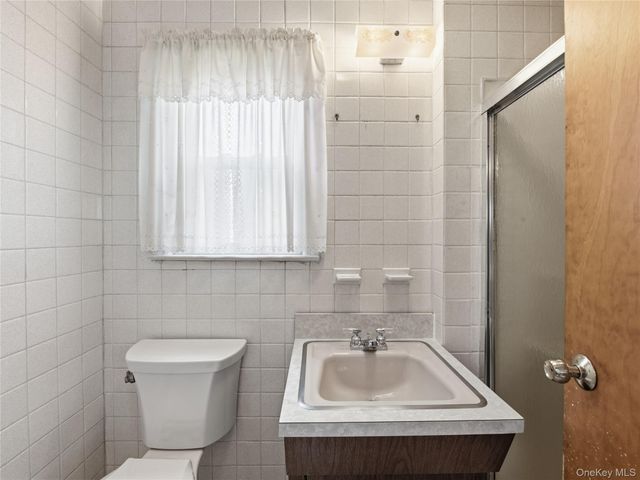 75 Stratford Avenue, Garden City, NY 11530