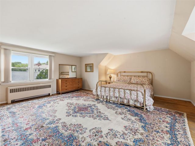 75 Stratford Avenue, Garden City, NY 11530