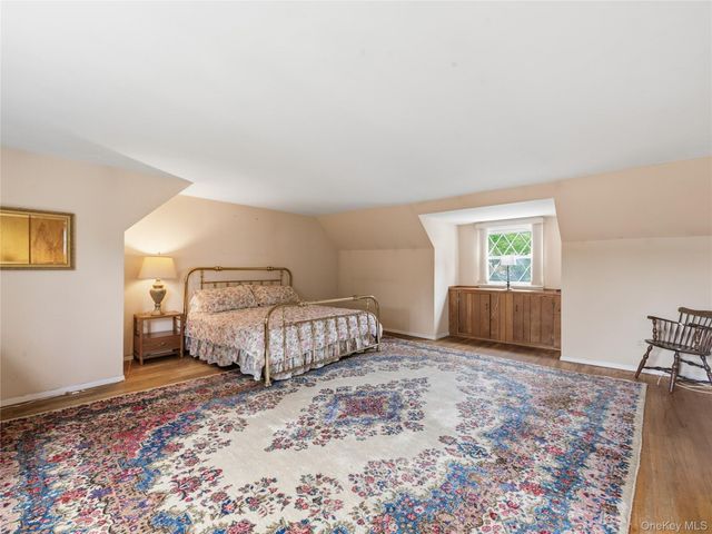 75 Stratford Avenue, Garden City, NY 11530