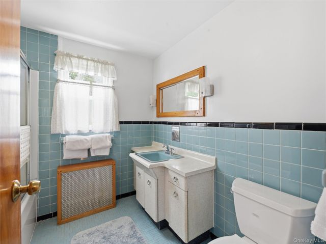 75 Stratford Avenue, Garden City, NY 11530
